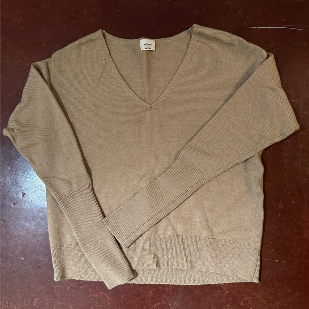 Aritzia Wilfred Cyprie V neck sweater